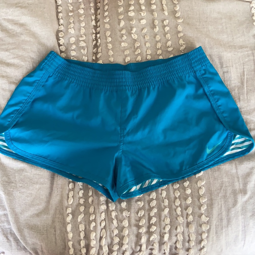 Reversible Nike Shorts - Picture 4 of 6